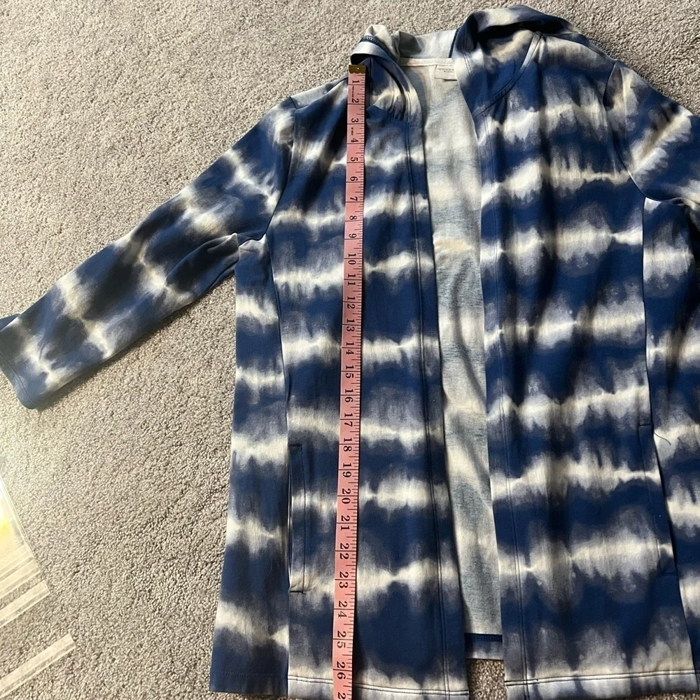 Women's Blue and White lightweight jacket with hood and pockets by Chicos EUC - Picture 6 of 6